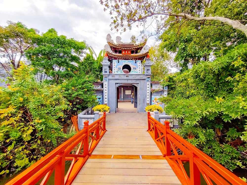 Đền Ngọc Sơn: Địa điểm linh thiêng giữa thủ đô