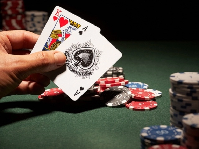 Kinh Nghiệm Chơi Stud Poker Hiệu Quả Cho Người Mới