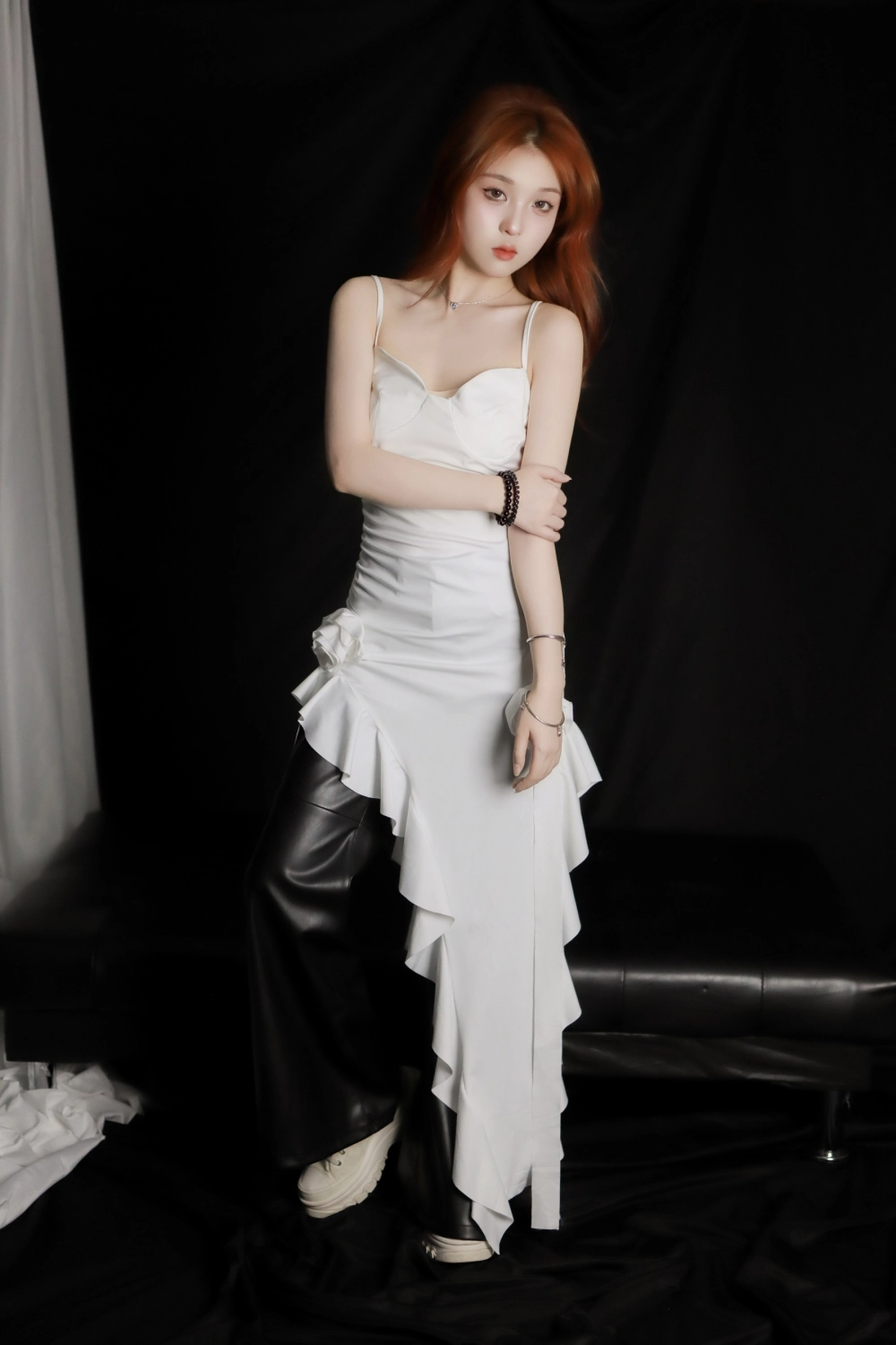 Hotgirl khoe hàng toát lên vẻ đẹp gợi cảm bốc lửa đầy sức hút