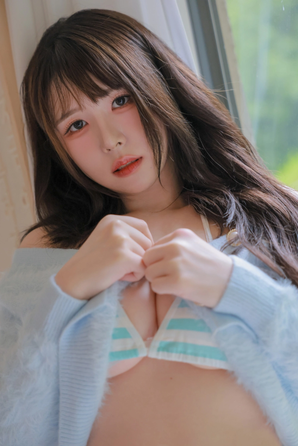 Ảnh gái xinh vú to khoe hàng mang nét đẹp gợi cảm bốc lửa đầy thu hút