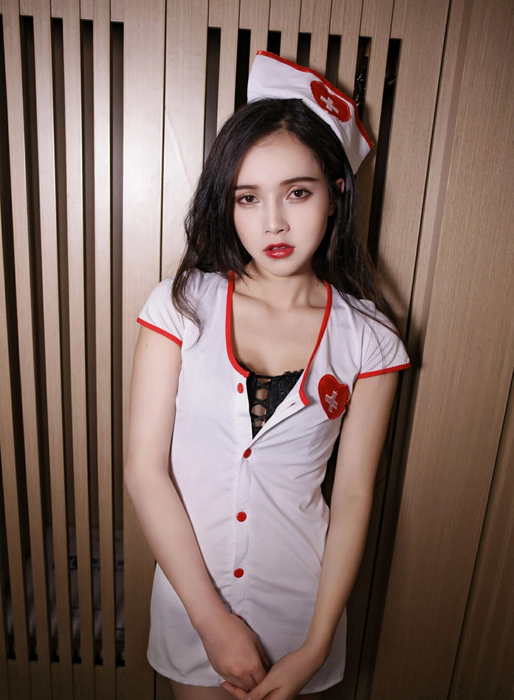 Hình ảnh con gái 18 tuổi mang nét đẹp trẻ trung sexy đầy sức hút