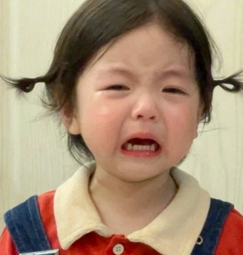 Meme em bé khóc thể hiện sự mếu máo