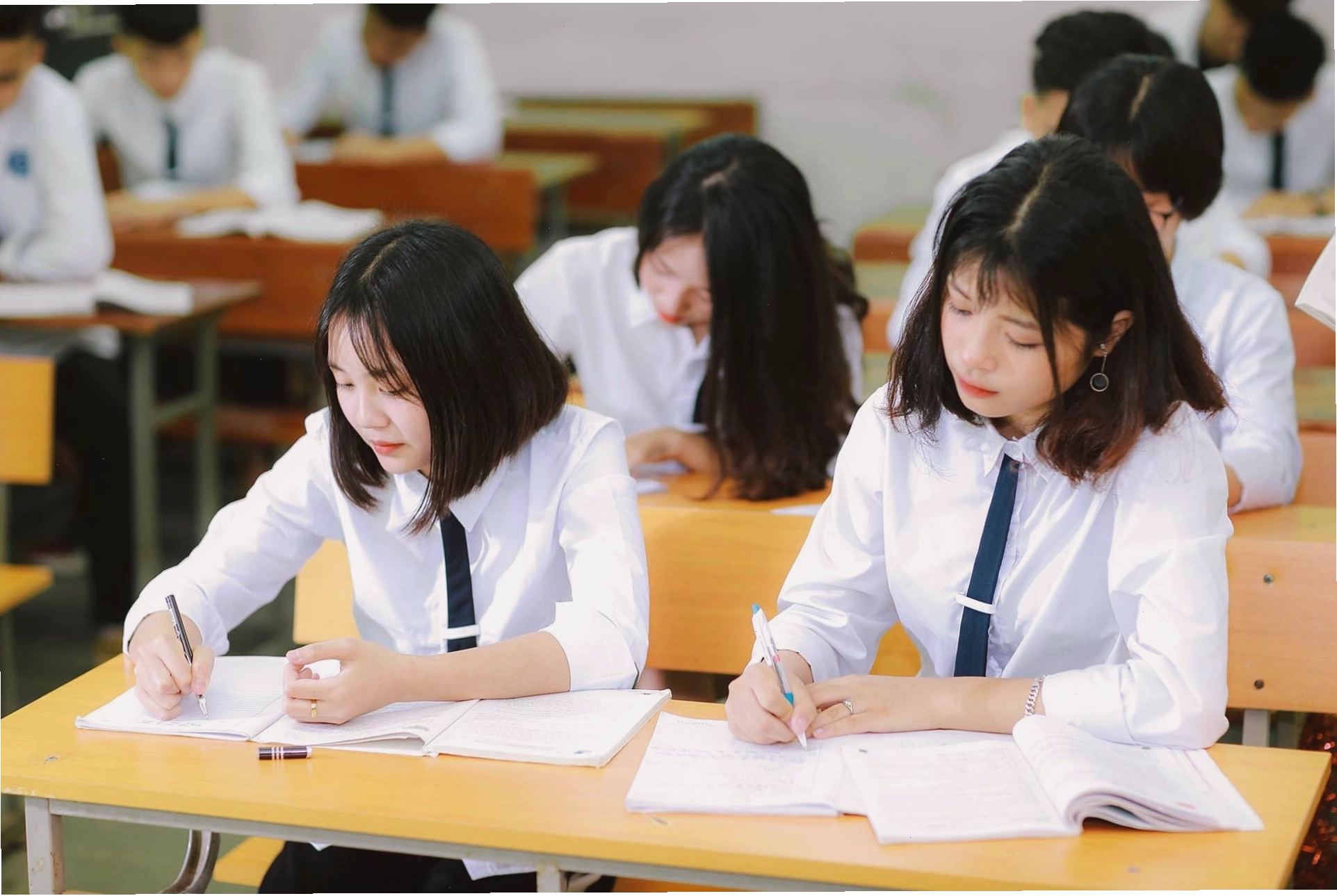 Minh họa giao tuyến của hai mặt phẳng