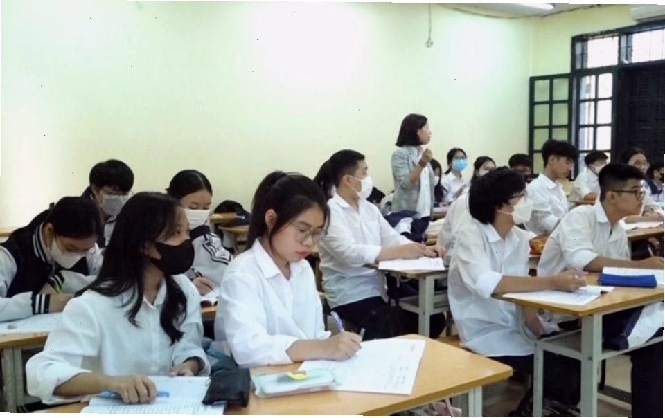 Minh họa hai đường thẳng vuông góc trong không gian