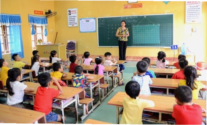 Minh họa khoảng cách từ điểm đến mặt phẳng bằng hình chiếu