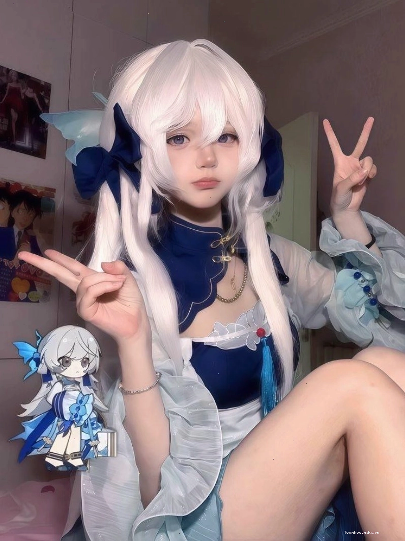 cosplay girls with anime outfits